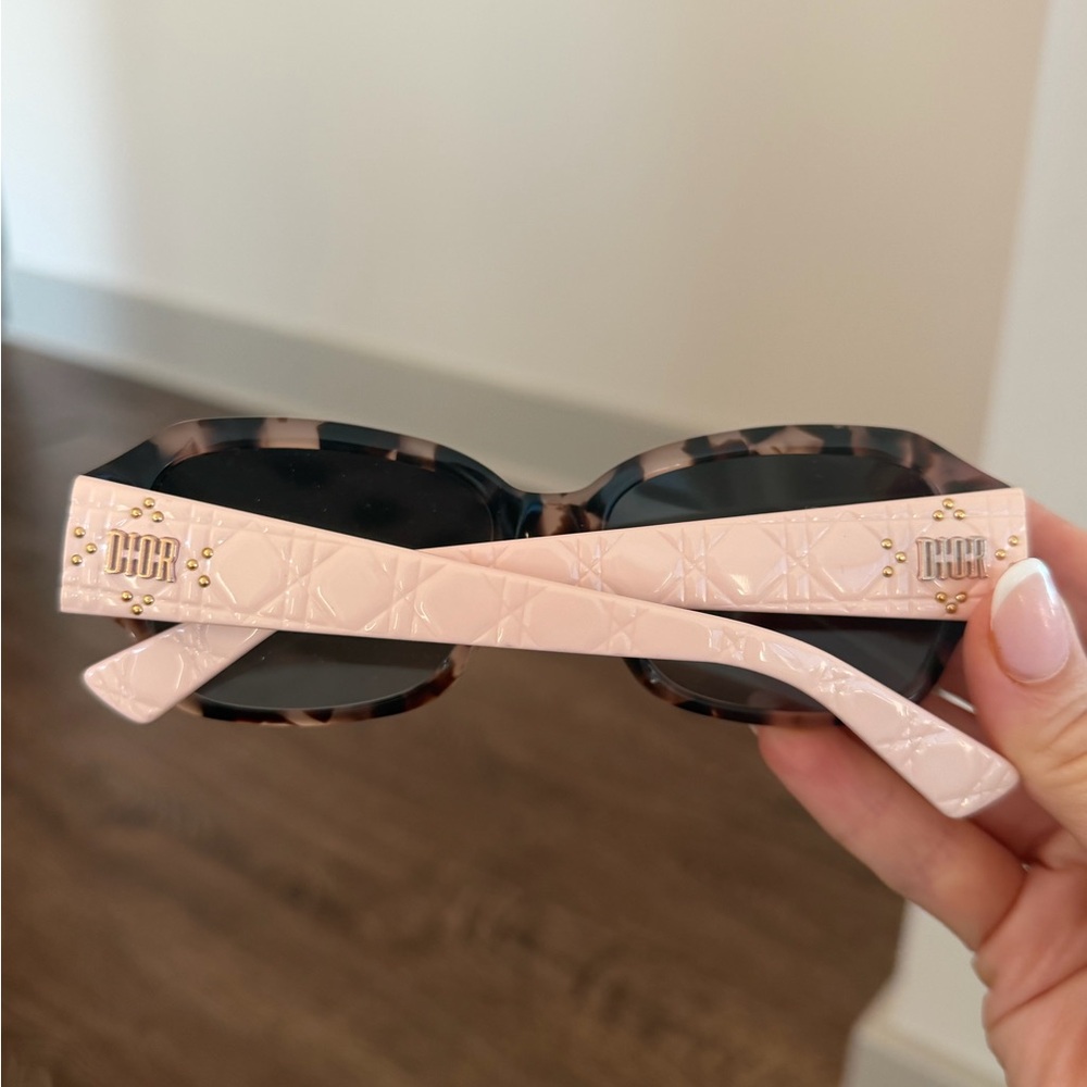 100% authentic Christian Dior Pink and Brown Tortoise Shell Sunglasses